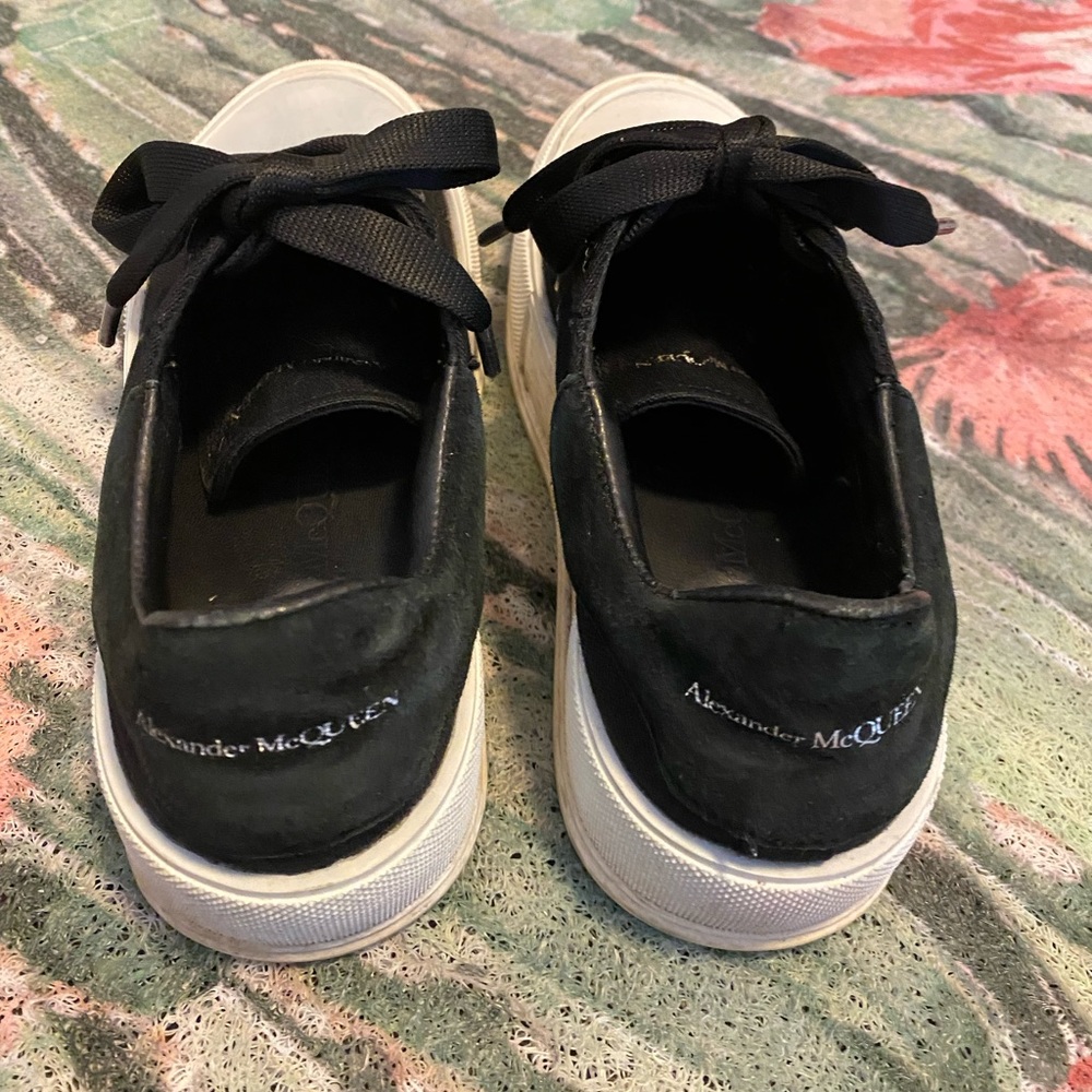 Classic Alexander McQueen sneakers - Picture 3 of 5
